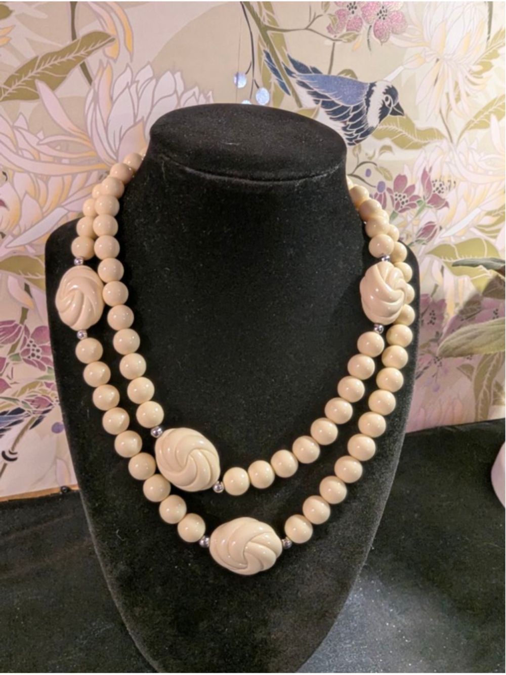 Women's Unbranded Cream Beaded Necklace One Size